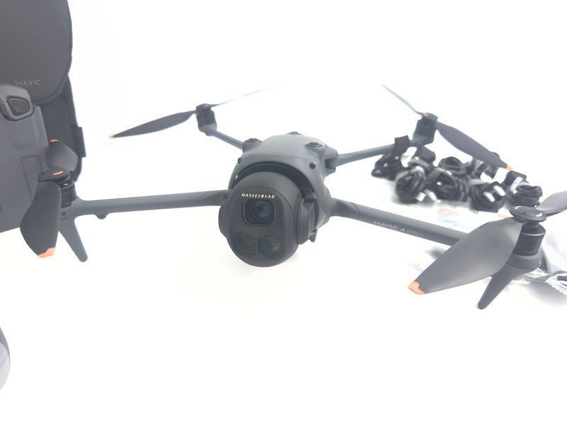 Квадрокоптер DJI Mavic 4 Pro Fly More Combo RC 2 (CP.MA.00000848.01,CP.MA.00000859.01) 2001010 фото